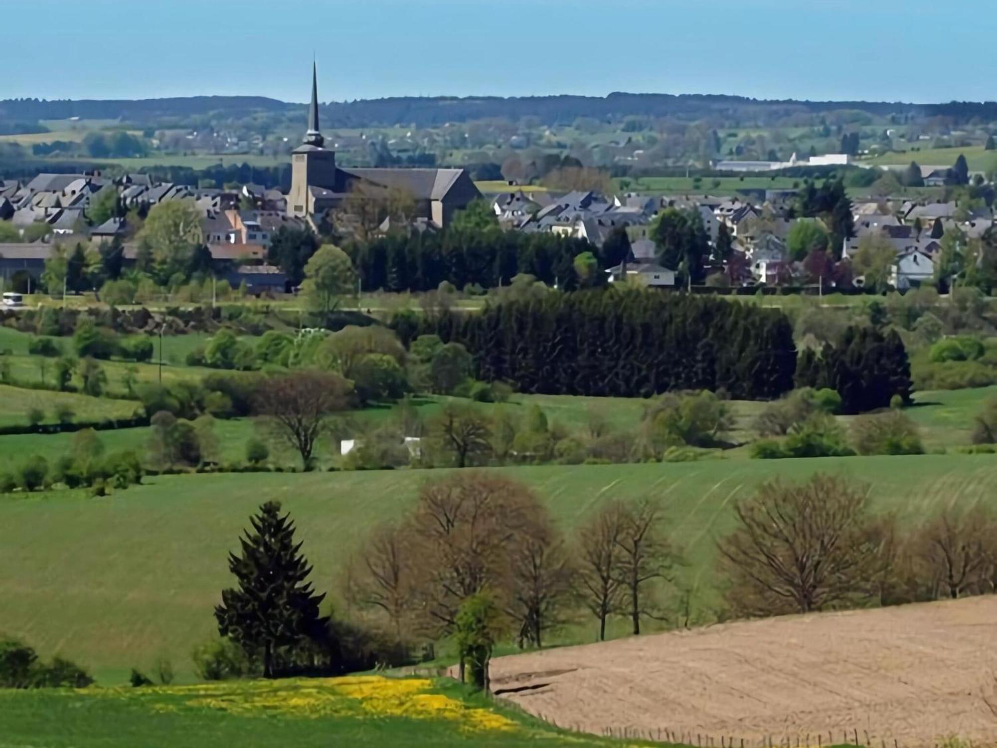 Ardennes Villa With Riverside Garden And Views Atzerath Bagian luar foto